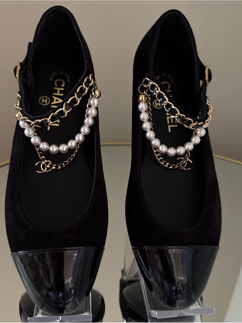 Chanel Pearls Chain CC logo suede ballerina flats size 37.5